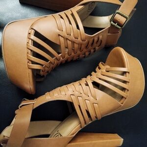 Women's Tan Strappy Platform Sandals